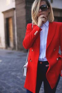 کاربرد رنگ قرمز در لباس
