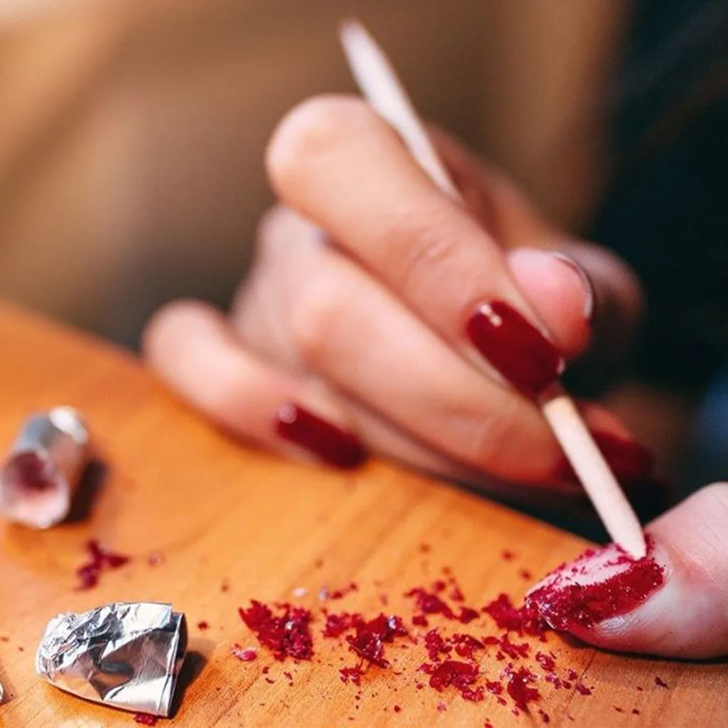 چرا لاک ژل زود از روی ناخن بلند می‌شود؟